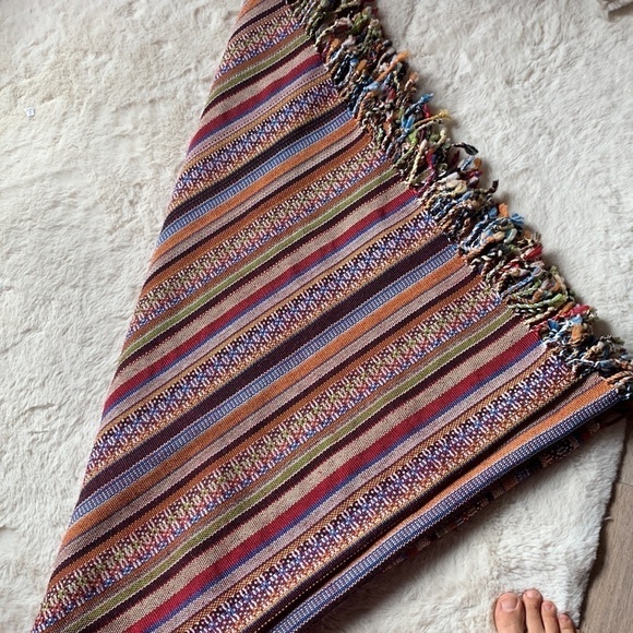 𝅺KILIM 68” Square. Lovely Bright Colors. - Picture 6 of 6